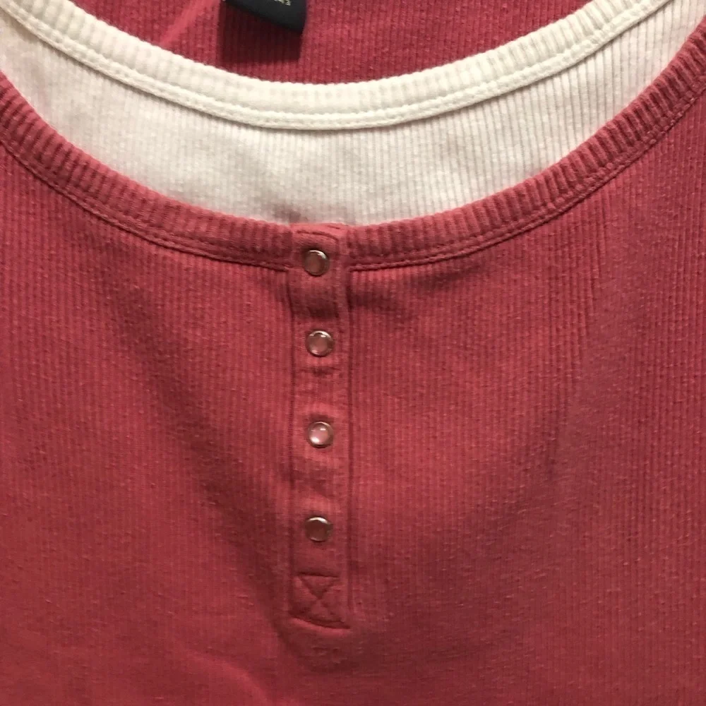 Women’s size medium pink and white layered tank top - Picture 2 of 4